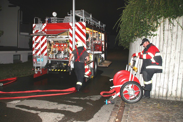 #55: Rauchentwicklung aus Kachelofen — Feuerwehr Hünenberg